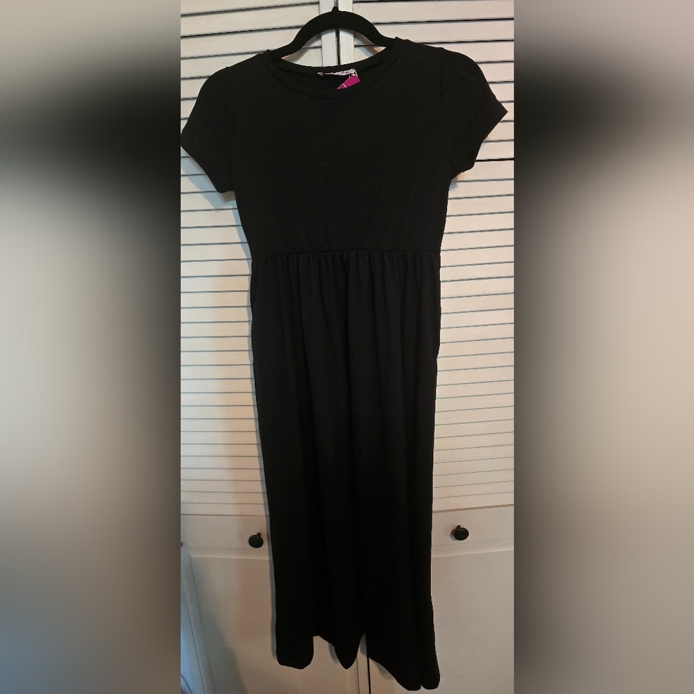 Nwt Black Short Sleeve Dress Nice And Long With Pockets